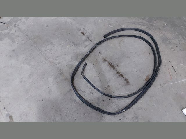 bontott FORD TRANSIT Csomagtérajtó Gumikéder