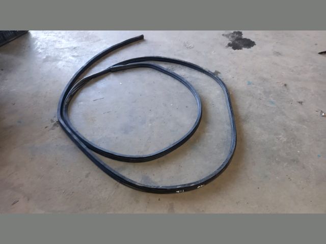 bontott FORD TRANSIT Csomagtérajtó Gumikéder