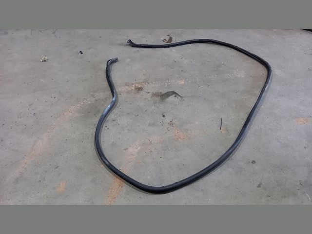 bontott FORD TRANSIT Csomagtérajtó Gumikéder