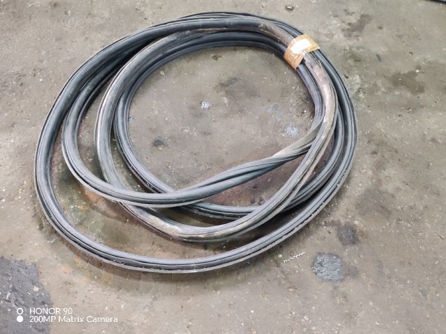 bontott FORD TRANSIT Csomagtérajtó Gumikéder