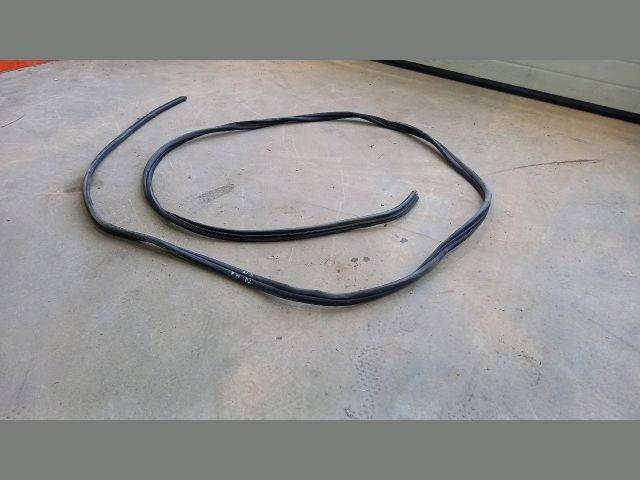 bontott FORD TRANSIT Csomagtérajtó Gumikéder