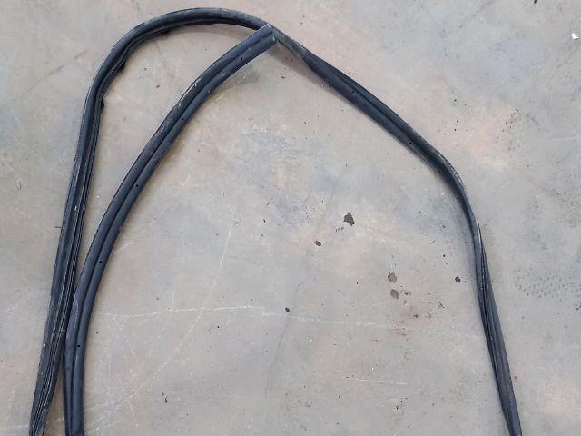 bontott FORD TRANSIT Csomagtérajtó Gumikéder