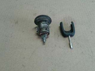 bontott FORD TRANSIT Csomagtérajtó Zárbetét