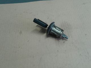 bontott FORD TRANSIT Csomagtérajtó Zárbetét