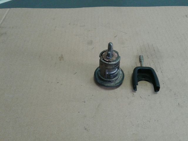 bontott FORD TRANSIT Csomagtérajtó Zárbetét