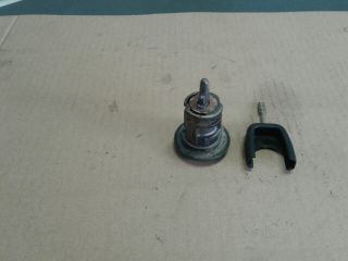 bontott FORD TRANSIT Csomagtérajtó Zárbetét