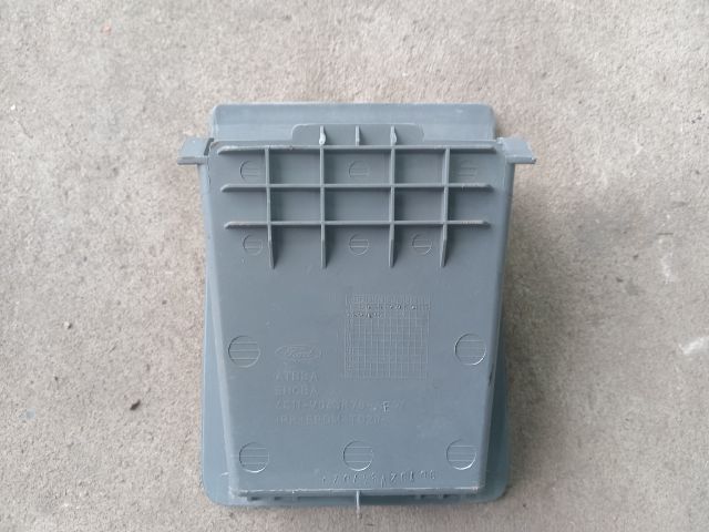 bontott FORD TRANSIT Első Hamutartó