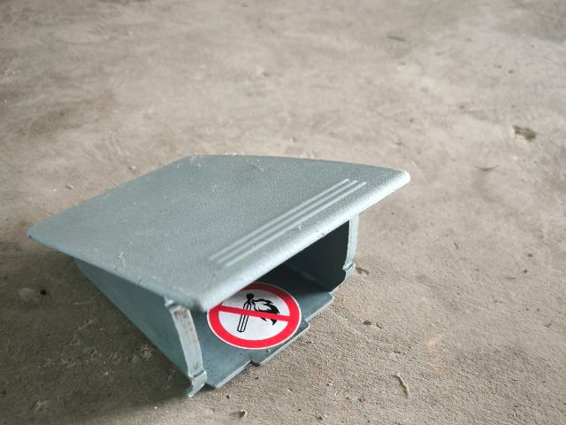 bontott FORD TRANSIT Első Hamutartó