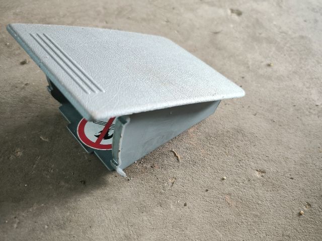 bontott FORD TRANSIT Első Hamutartó