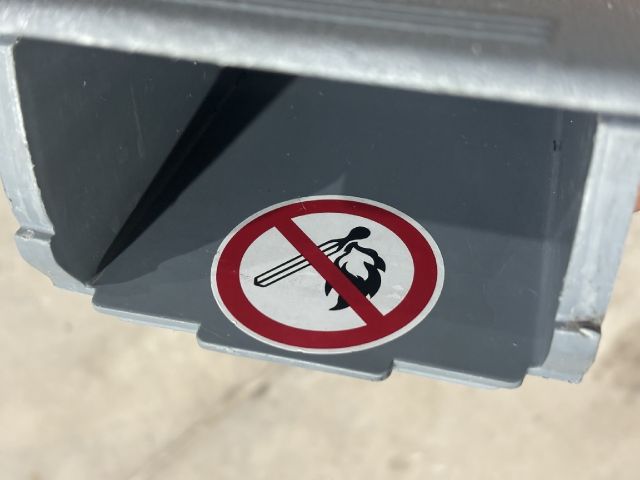 bontott FORD TRANSIT Első Hamutartó