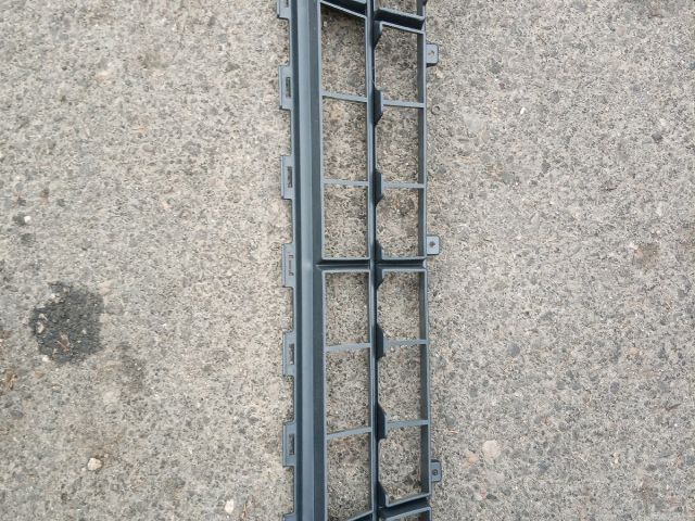 bontott FORD TRANSIT Első Lökhárító Alsó Középső Díszrács