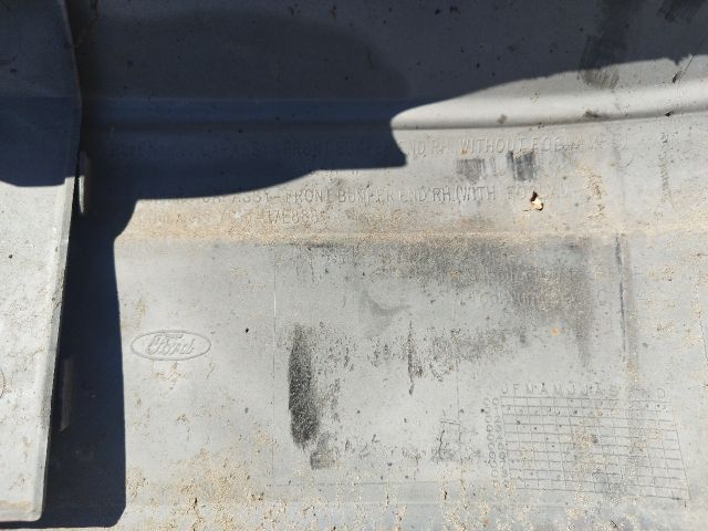 bontott FORD TRANSIT Első Lökhárító (Részeivel)