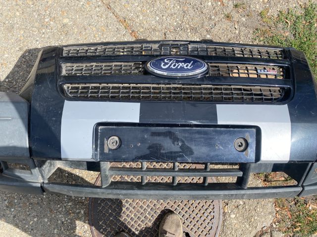 bontott FORD TRANSIT Első Lökhárító (Részeivel)