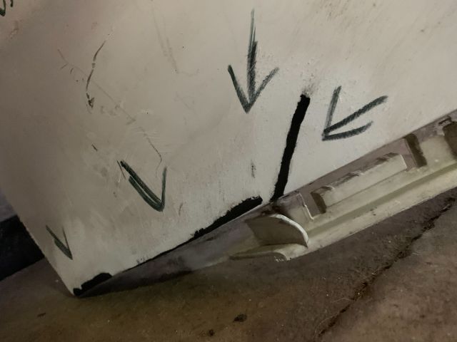 bontott FORD TRANSIT Első Lökhárító (Üresen)