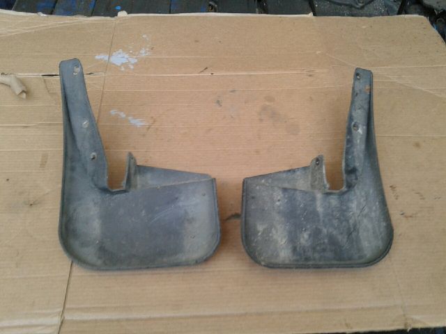 bontott FORD TRANSIT Első Sárvédő Gumi Pár