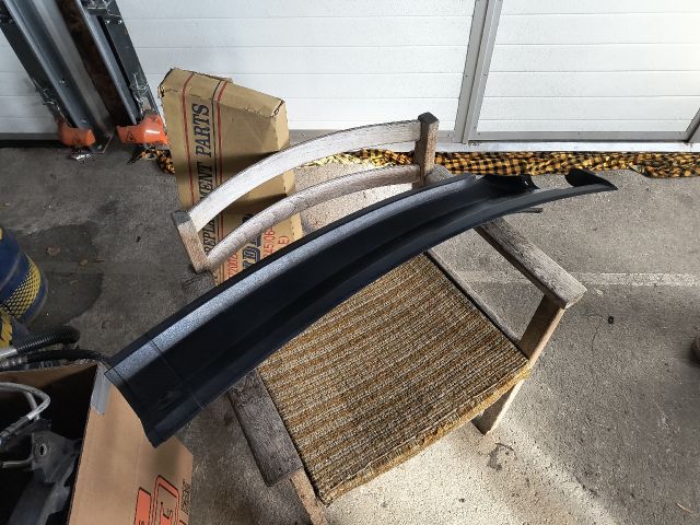 bontott FORD TRANSIT Első Szélvédő Jobb Díszléc