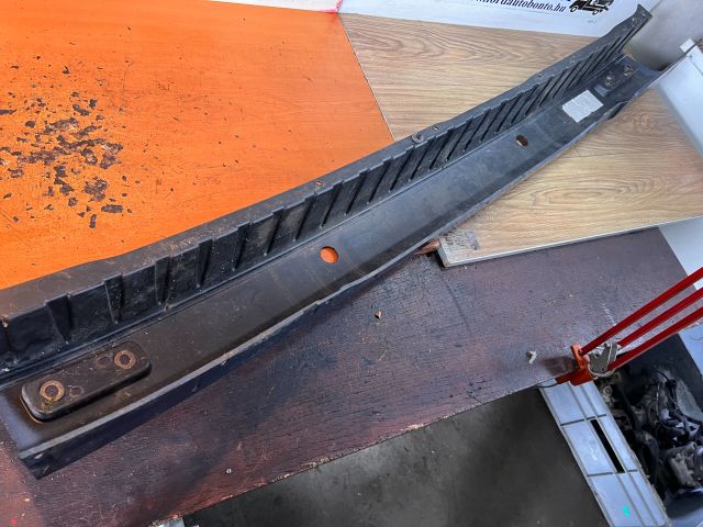 bontott FORD TRANSIT Hátsó Lökhárító (Üresen)