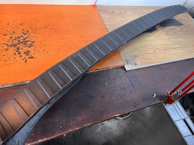 bontott FORD TRANSIT Hátsó Lökhárító (Üresen)