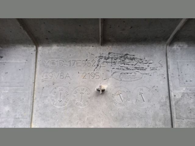 bontott FORD TRANSIT Hátsó Lökhárító (Üresen)