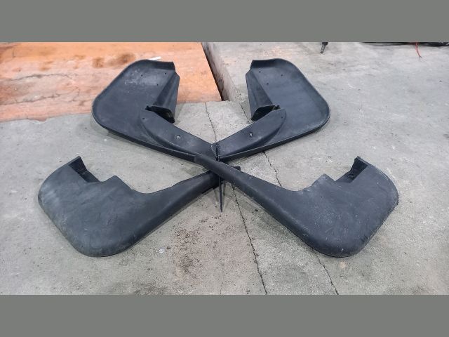 bontott FORD TRANSIT Hátsó Sárvédő Gumi Pár