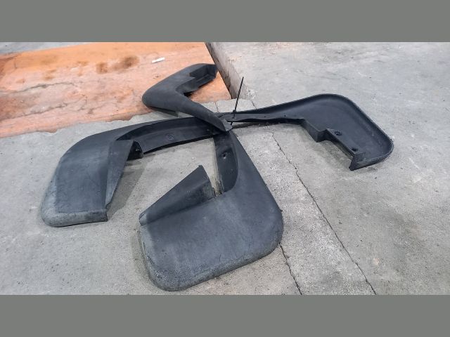 bontott FORD TRANSIT Hátsó Sárvédő Gumi Pár