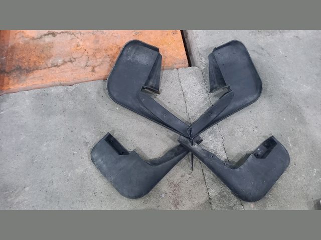 bontott FORD TRANSIT Hátsó Sárvédő Gumi Pár