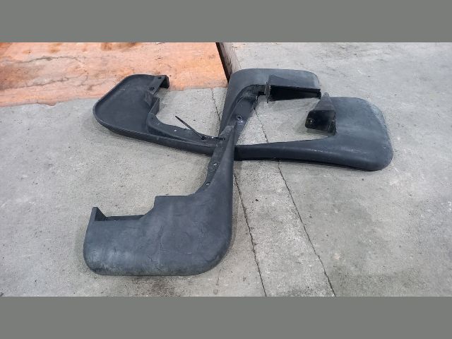 bontott FORD TRANSIT Hátsó Sárvédő Gumi Pár