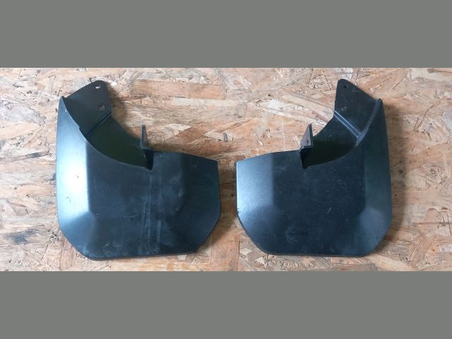 bontott FORD TRANSIT Hátsó Sárvédő Gumi Pár