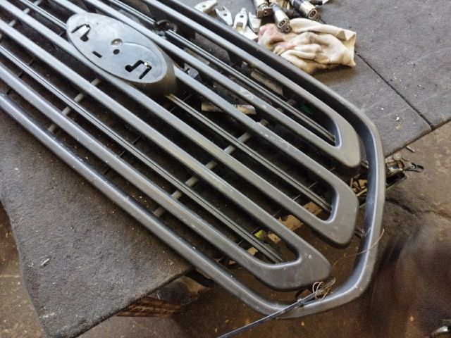 bontott FORD TRANSIT Hűtőrács