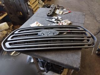 bontott FORD TRANSIT Hűtőrács