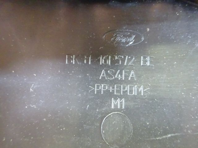 bontott FORD TRANSIT Jobb első Első Dobbetét (Kerékjárati, Műanyag)