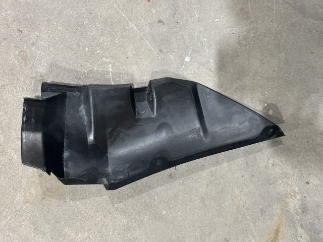 bontott FORD TRANSIT Jobb első Első Dobbetét (Kerékjárati, Műanyag)