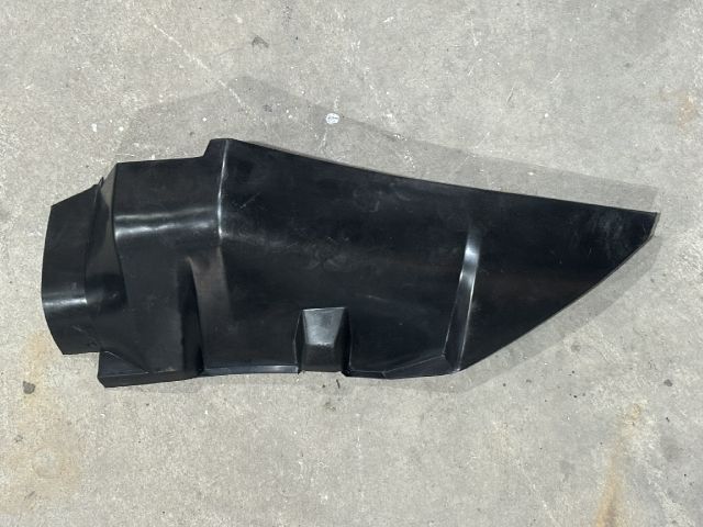 bontott FORD TRANSIT Jobb első Első Dobbetét (Kerékjárati, Műanyag)