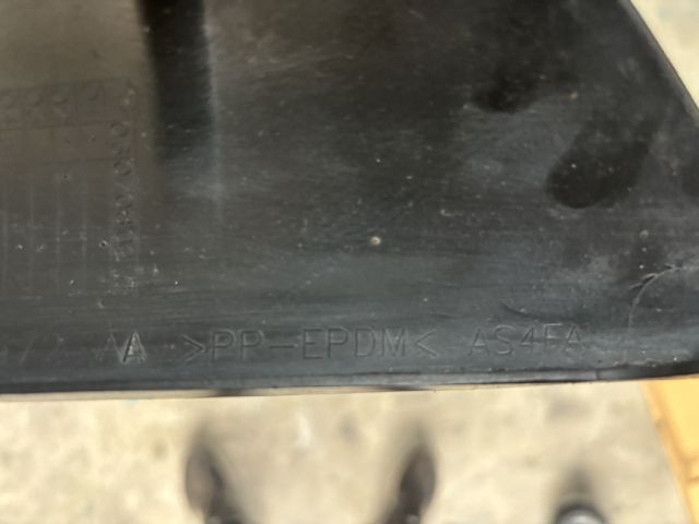 bontott FORD TRANSIT Jobb első Első Dobbetét (Kerékjárati, Műanyag)