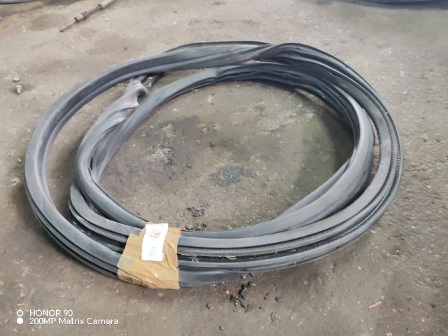 bontott FORD TRANSIT Jobb első Gumikéder