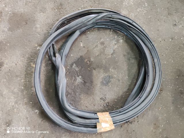 bontott FORD TRANSIT Jobb első Gumikéder