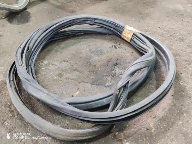 bontott FORD TRANSIT Jobb első Gumikéder