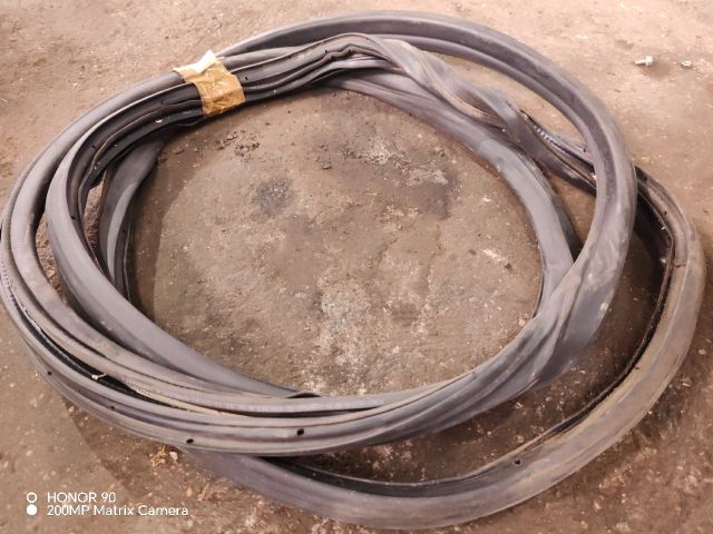 bontott FORD TRANSIT Jobb első Gumikéder