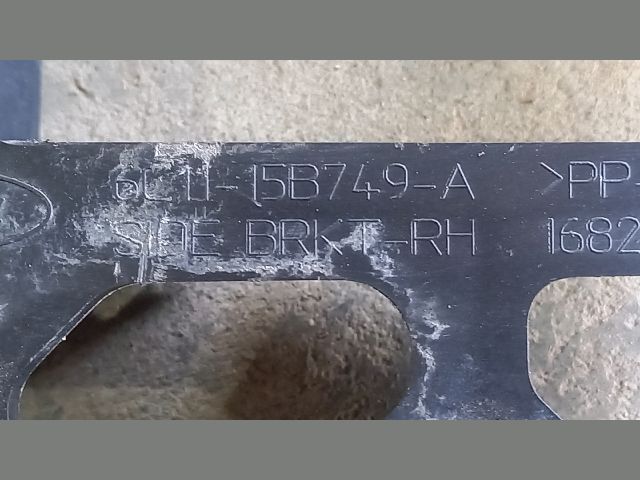 bontott FORD TRANSIT Jobb első Oldal Lökhárító Tartó (Műanyag)