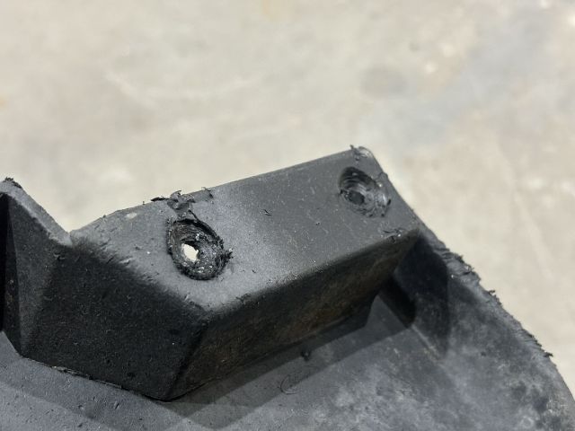 bontott FORD TRANSIT Jobb első Sárvédő Gumi