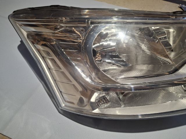 bontott FORD TRANSIT Jobb Fényszóró