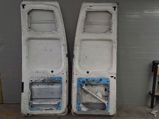 bontott FORD TRANSIT Jobb hátsó Ajtó (Üres lemez)