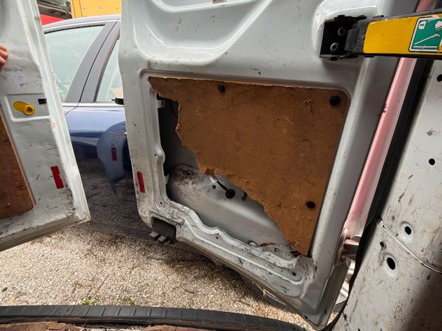 bontott FORD TRANSIT Jobb hátsó Ajtó (Üres lemez)