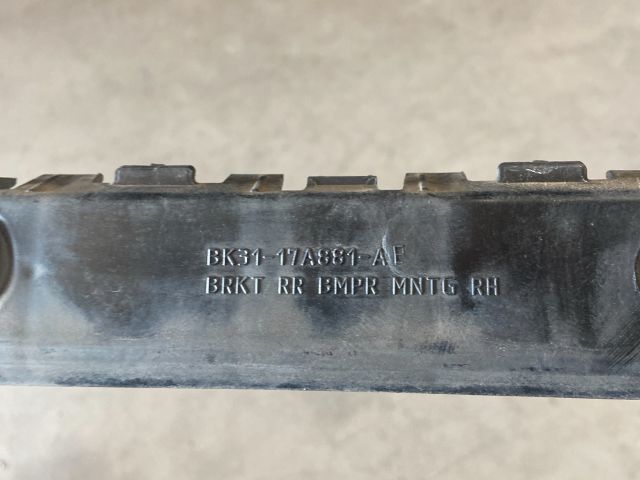 bontott FORD TRANSIT Jobb hátsó Oldal Lökhárító Tartó (Műanyag)