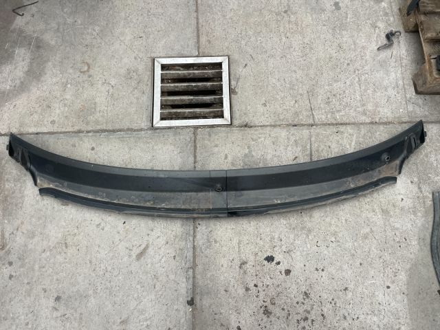 bontott FORD TRANSIT Jobb Szélvédő Alatti Vízelvezető Műanyag