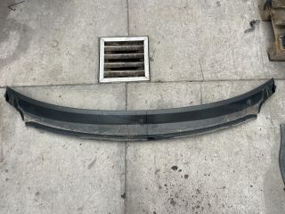 bontott FORD TRANSIT Jobb Szélvédő Alatti Vízelvezető Műanyag