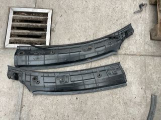 bontott FORD TRANSIT Jobb Szélvédő Alatti Vízelvezető Műanyag