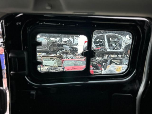 bontott FORD TRANSIT Jobb Tolóajtó (Üres lemez)