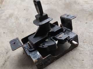 bontott FORD TRANSIT Motorháztető Zárszerkezet