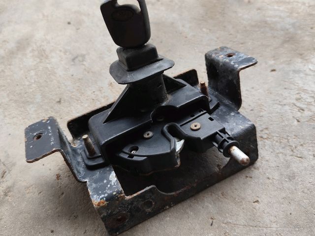 bontott FORD TRANSIT Motorháztető Zárszerkezet